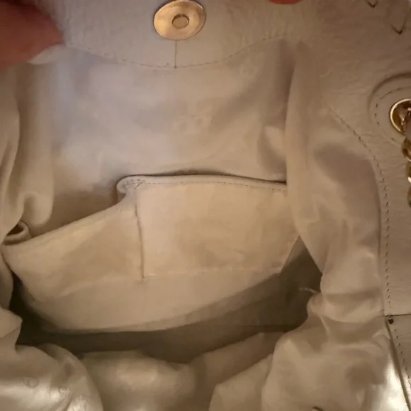 Tory Burch White Shoulder Bag with Chain-Link Strap - Picture 6 of 6